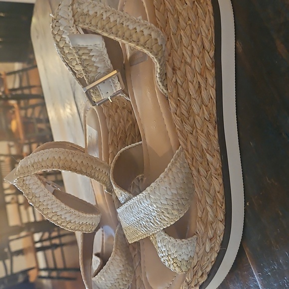 Dolce Vita Women's Tan Woven Platform Sandals - Picture 4 of 4